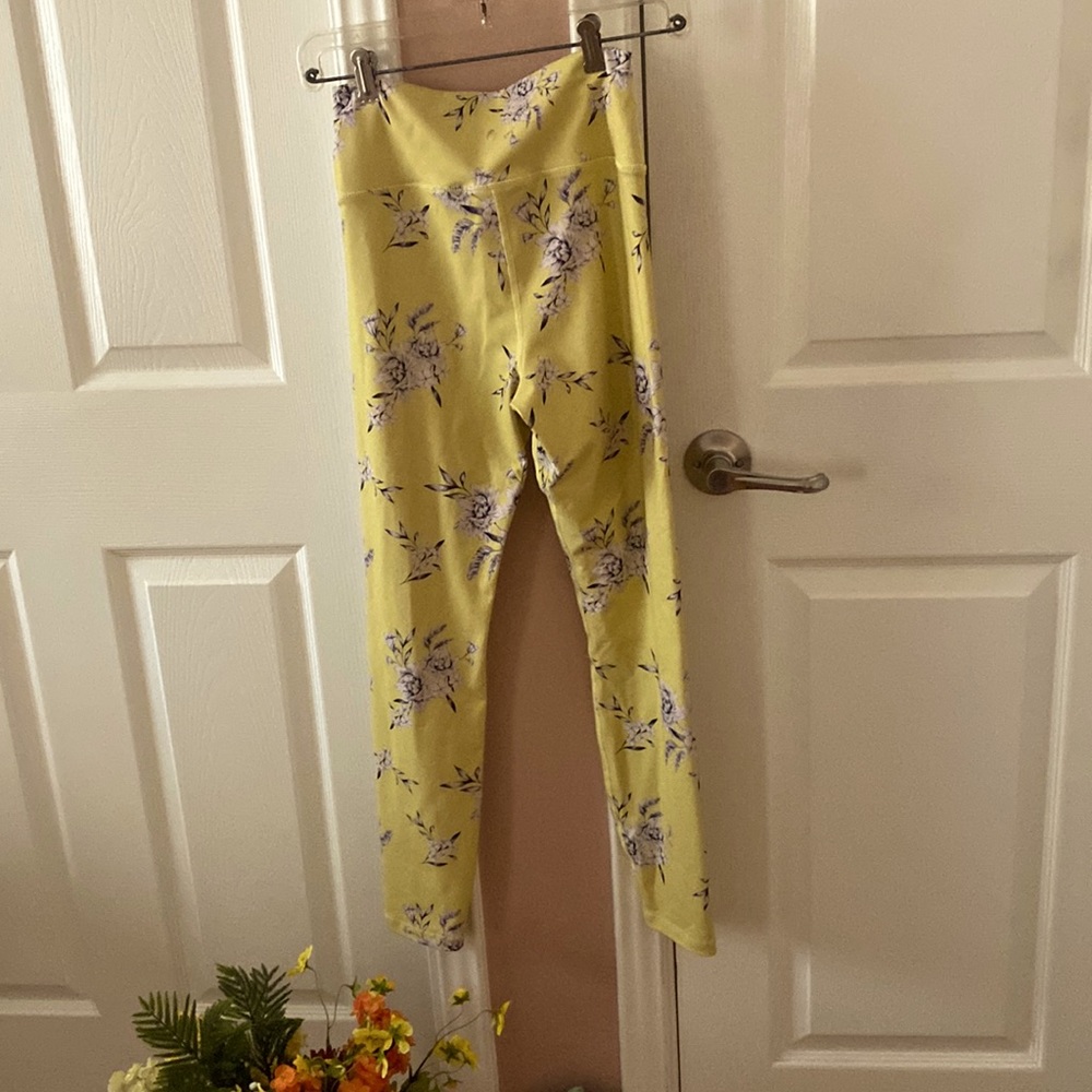 Leggings.  Soft yellow with bluish purple flowers.  Size M.  NWOT.
